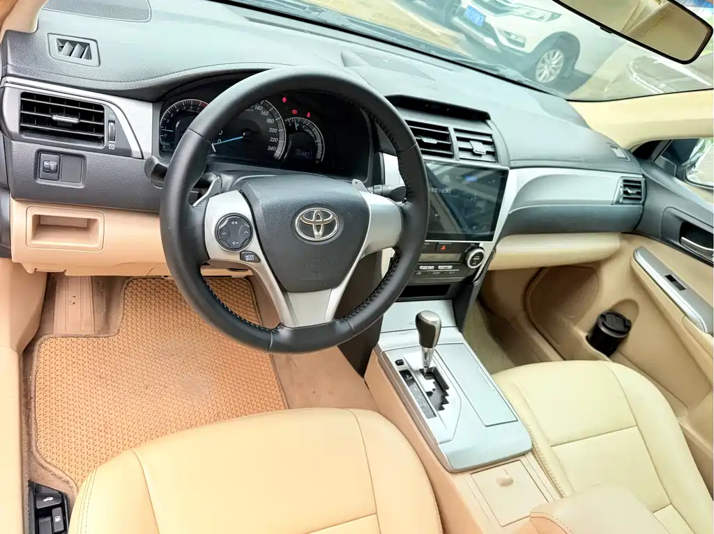 Toyota Camry 2013 — фото 11