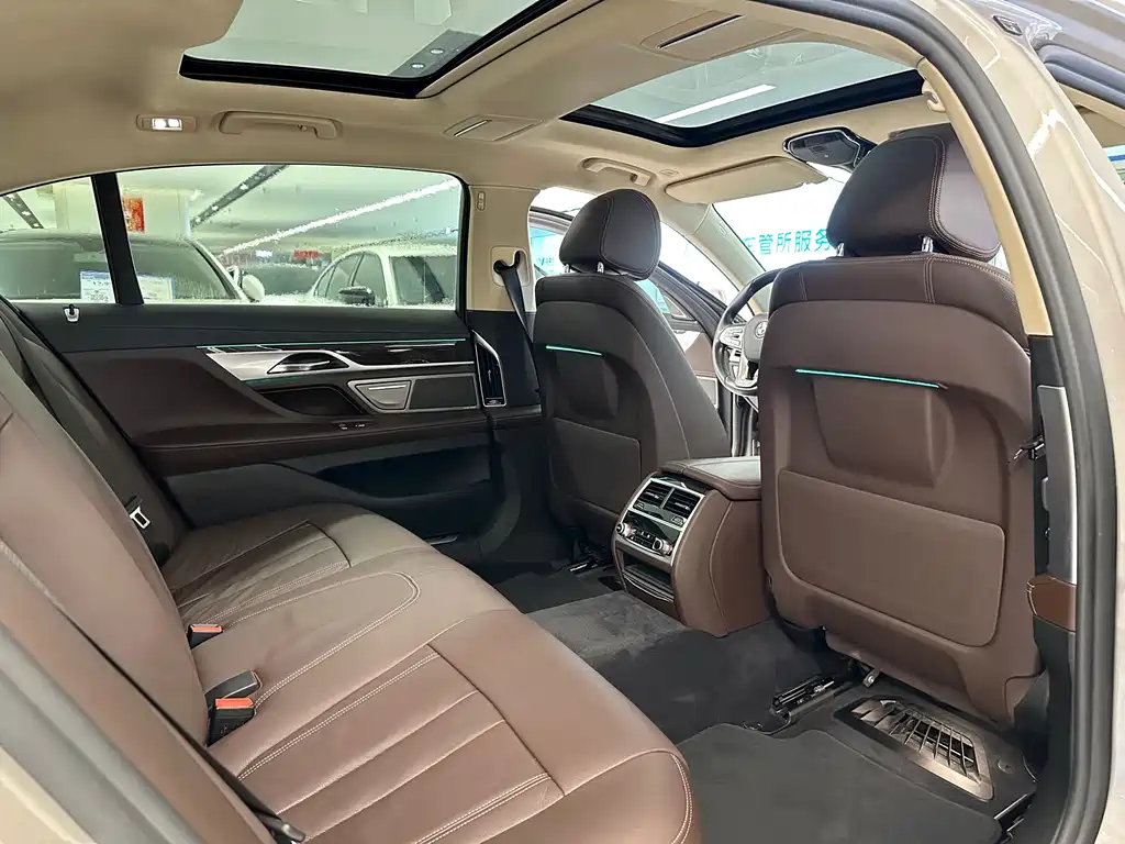 BMW 7 Series 2018 — фото 15