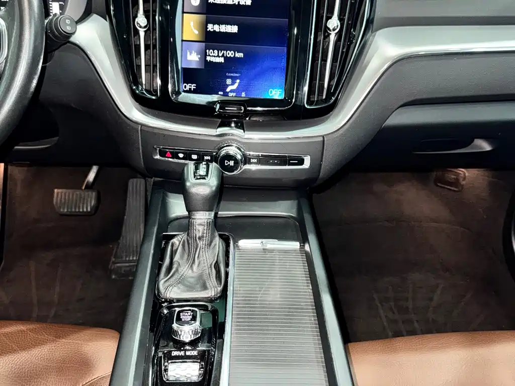 Volvo XC60 2020 — фото 24