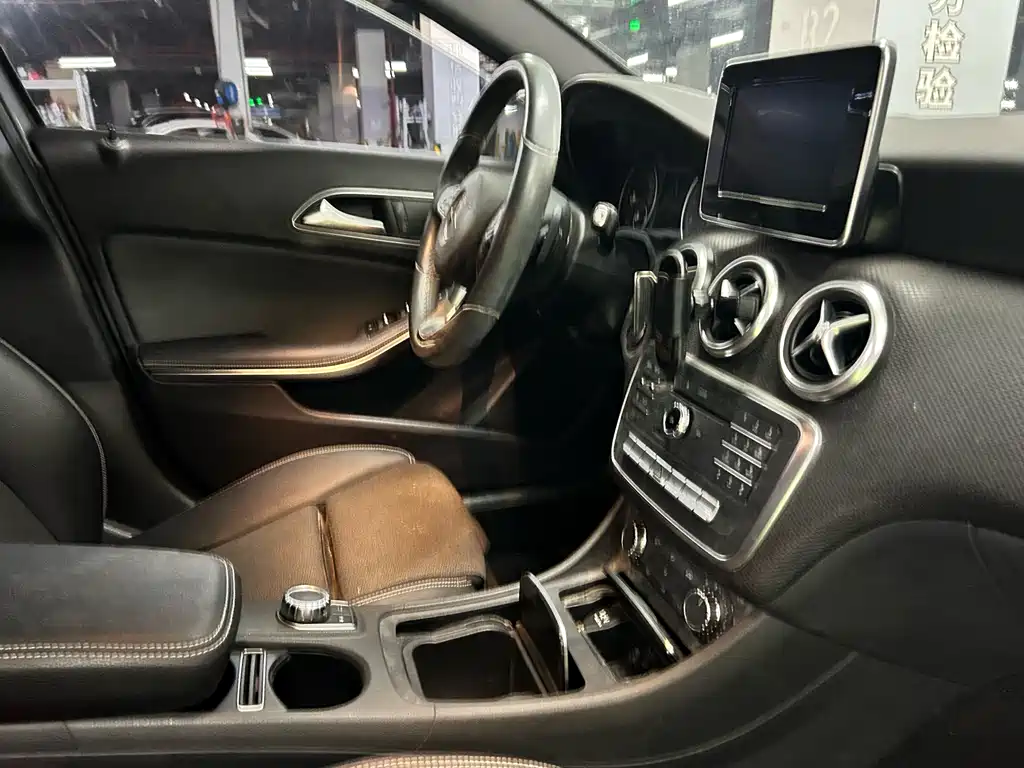 Mercedes-Benz A-Class 2016 — фото 9