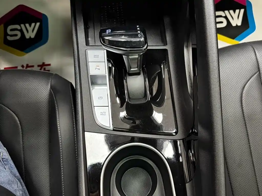Hyundai Elantra 2022 — фото 11