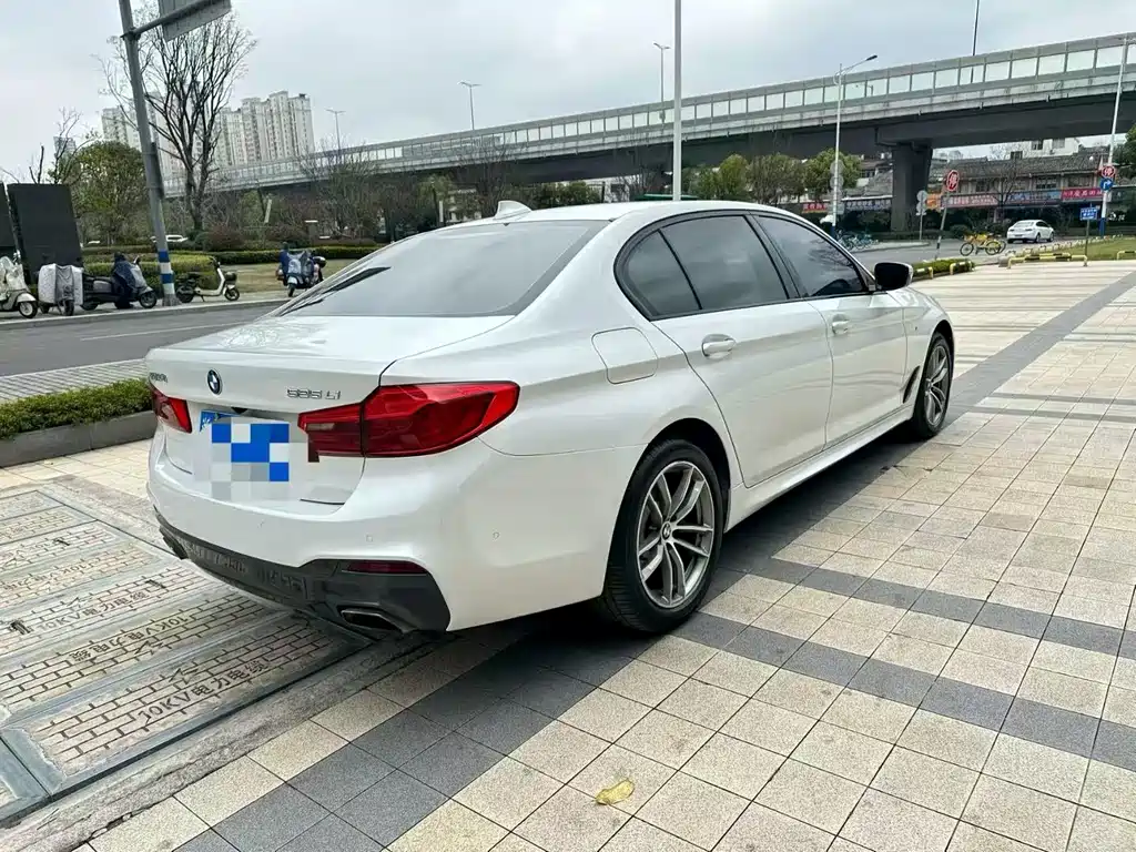 BMW 5 Series 2019 — фото 5