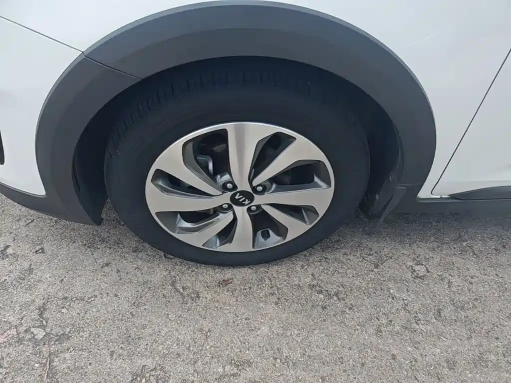 Kia KX Cross 2020 — фото 23