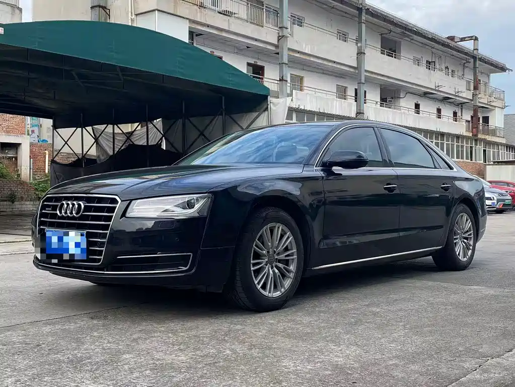 Audi A8 2015 — фото 2