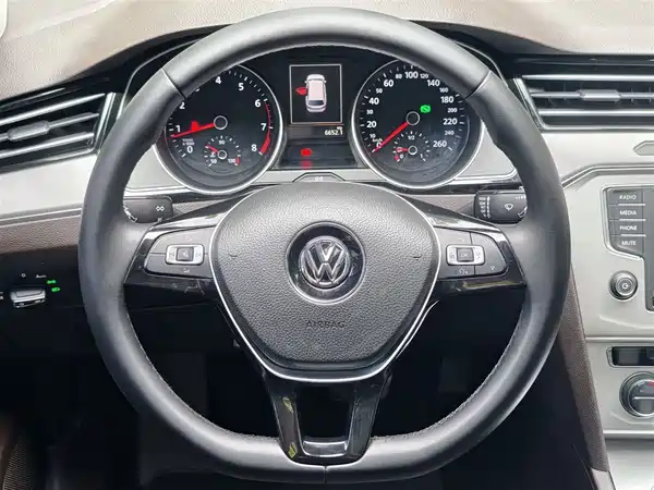 Volkswagen Viloran 2016