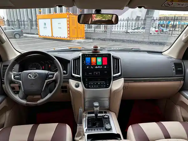 Toyota Land Cruiser 2014