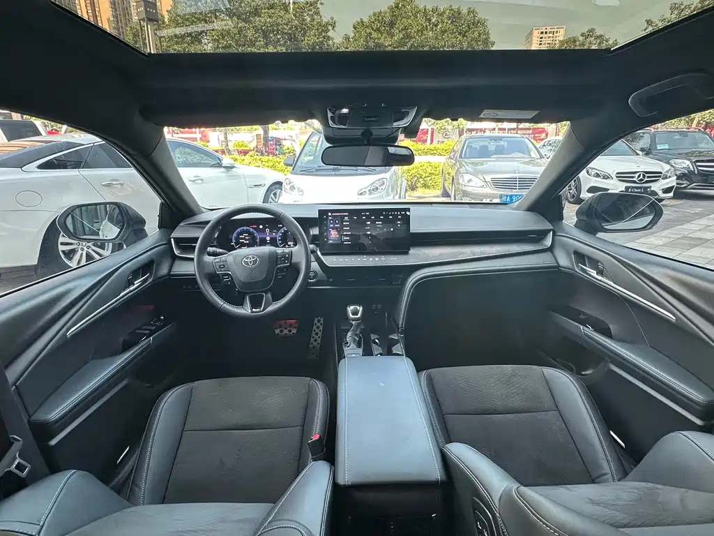 Toyota Camry 2025 — фото 15