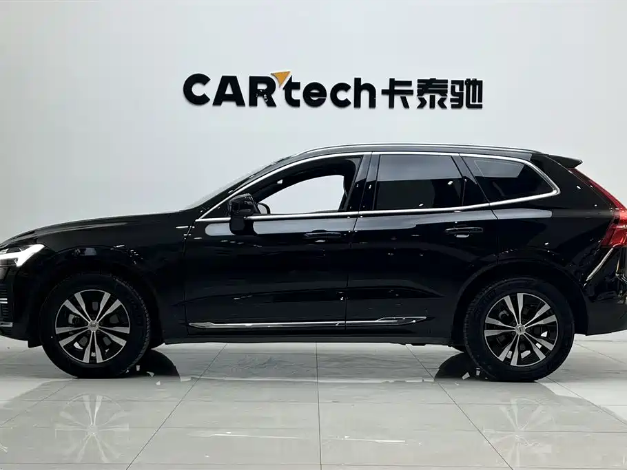 Volvo XC60 2022 — фото 5