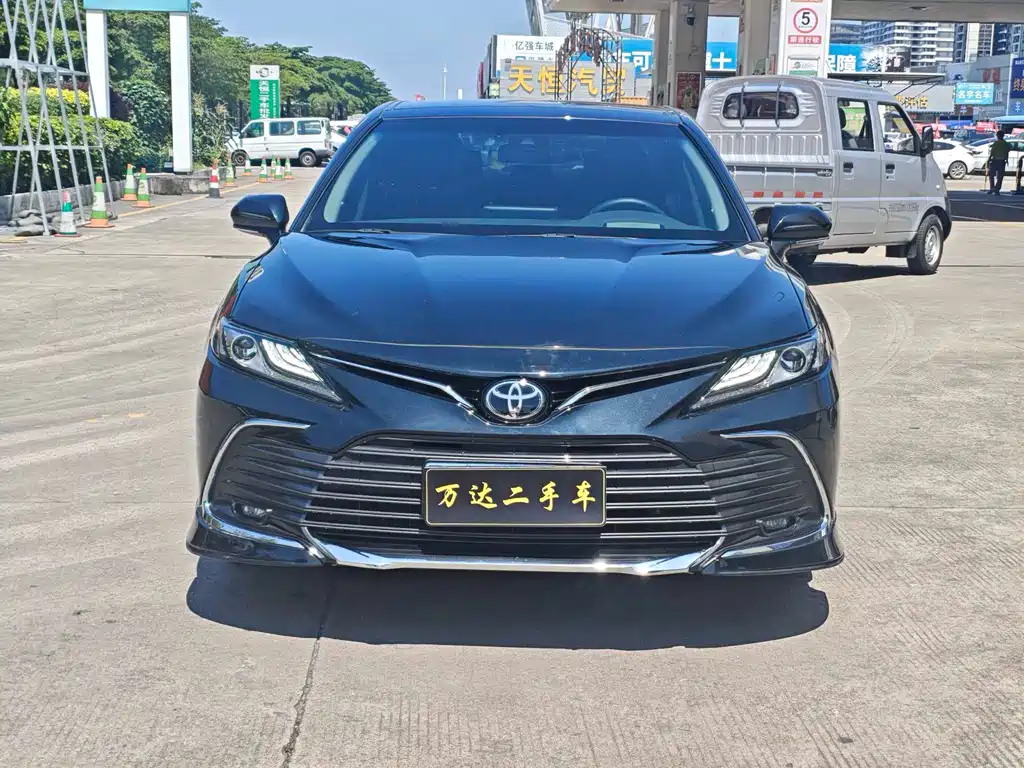 Toyota Camry 2023 — фото 2