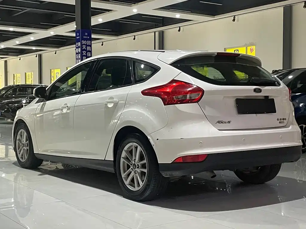 Ford Focus 2015 — фото 6