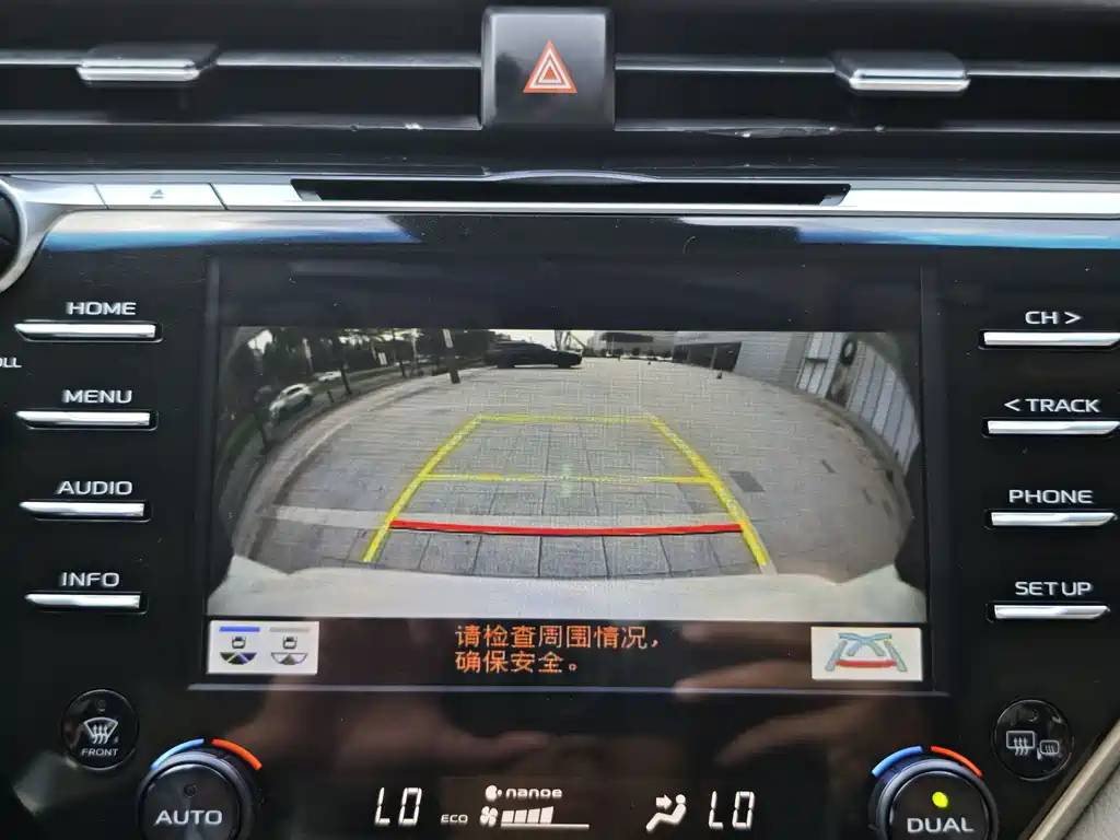 Toyota Camry 2018 — фото 16