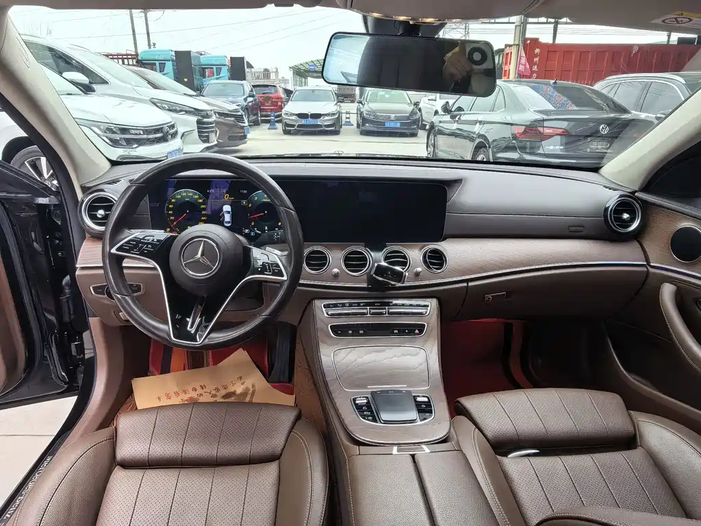 Mercedes-Benz E-Class 2022 — фото 9