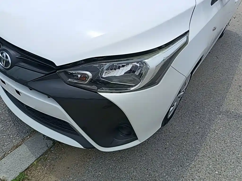 Toyota Yaris L 2017 — фото 24