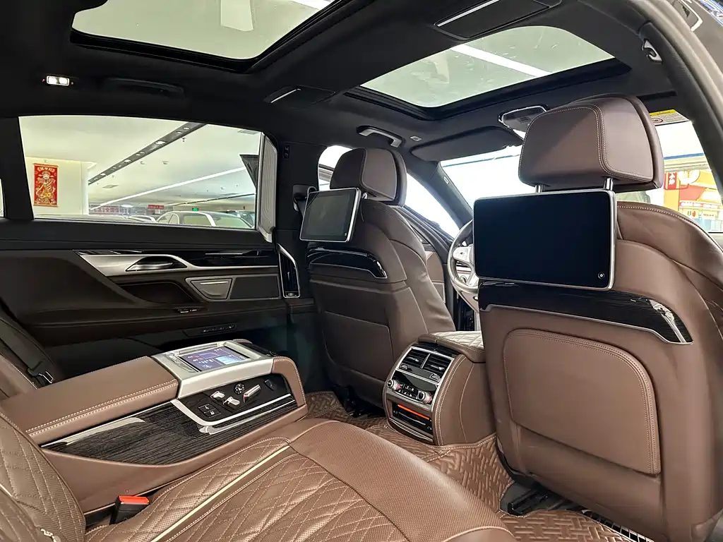 BMW 7 Series 2020 — фото 17