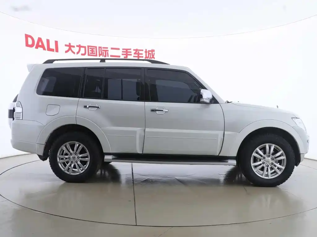 Mitsubishi Pajero 2018 — фото 13