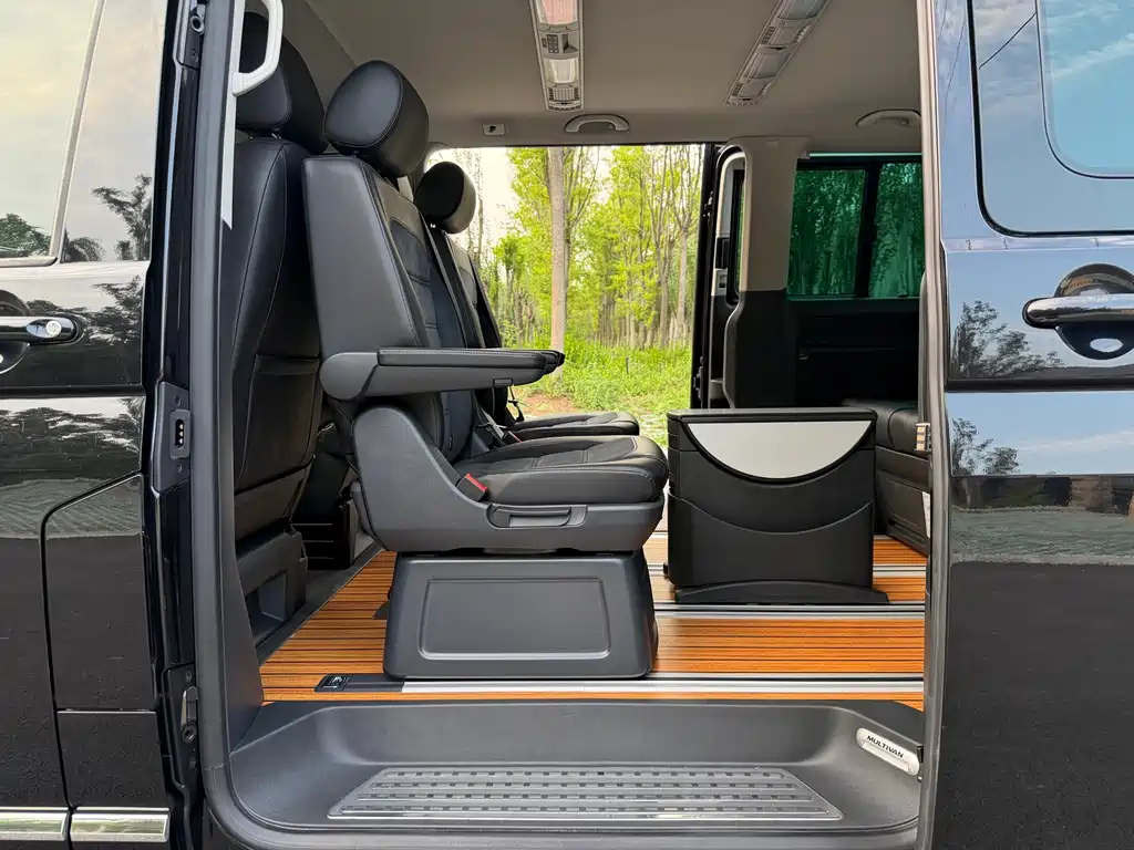 Volkswagen Multivan 2018 — фото 15