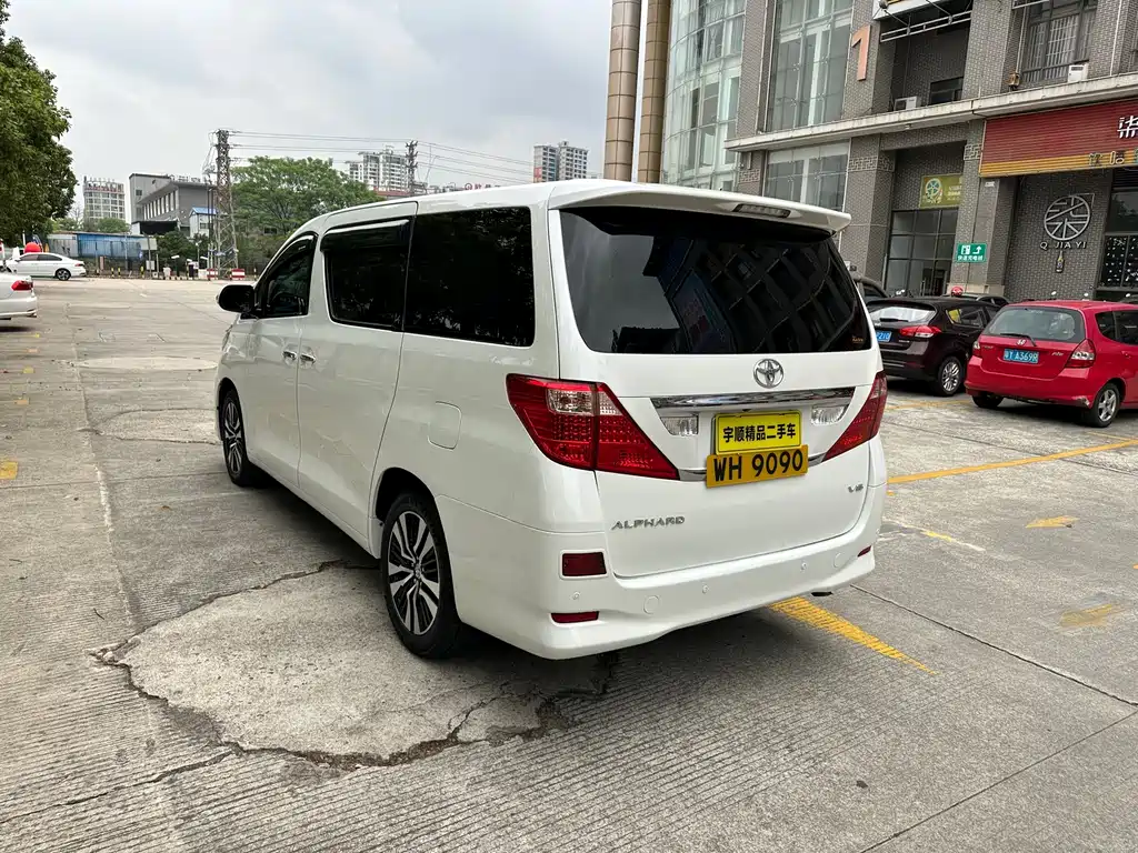 Toyota Alphard 2011 — фото 4