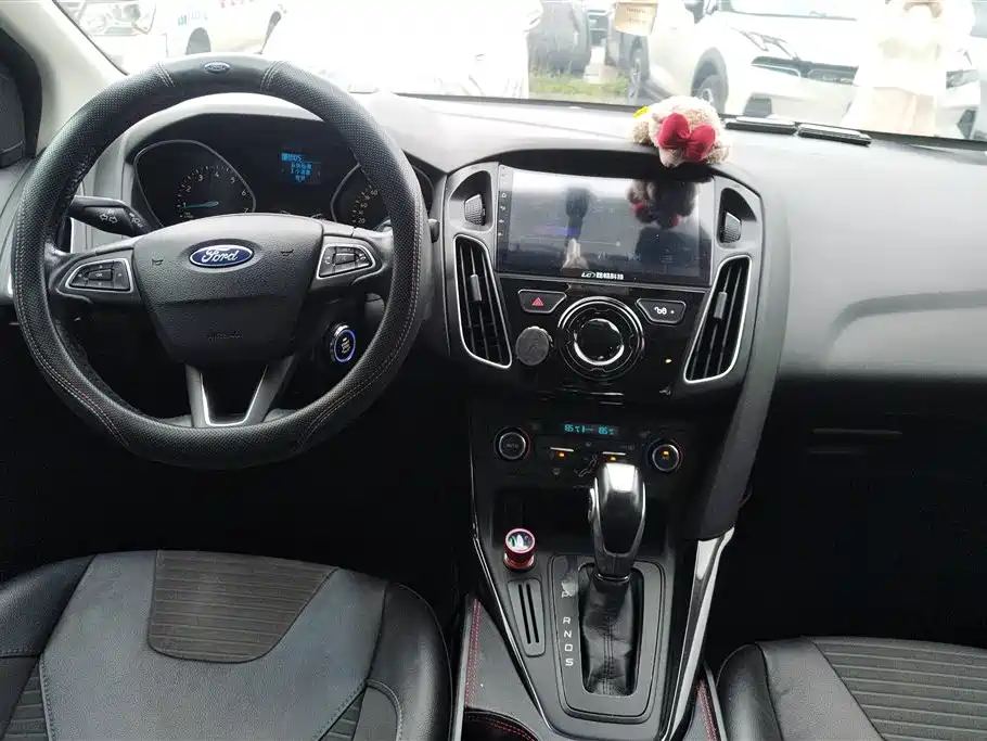 Ford Focus 2016 — фото 12