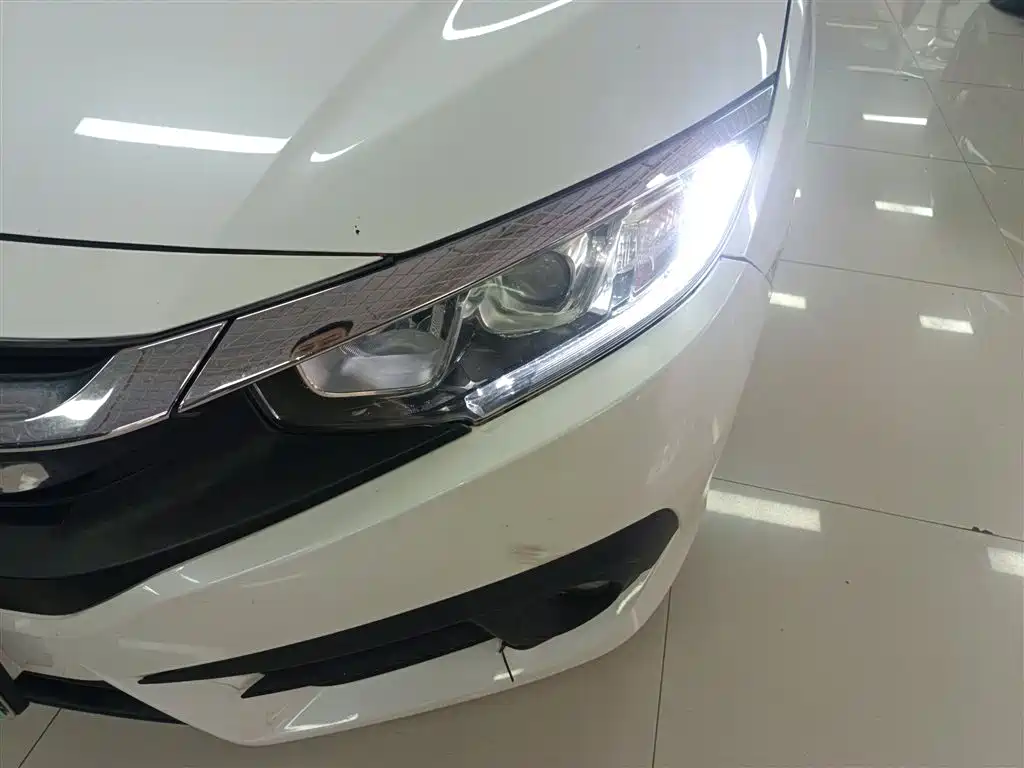 Honda Civic 2018 — фото 18