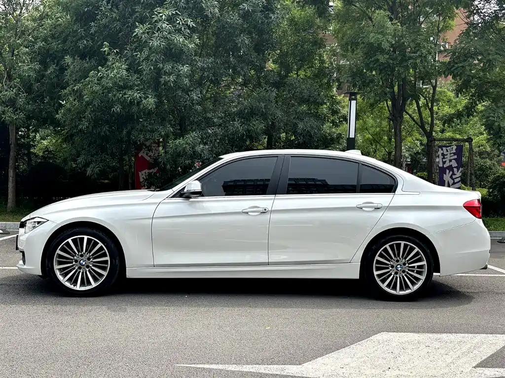 BMW 3 Series 2019 — фото 13
