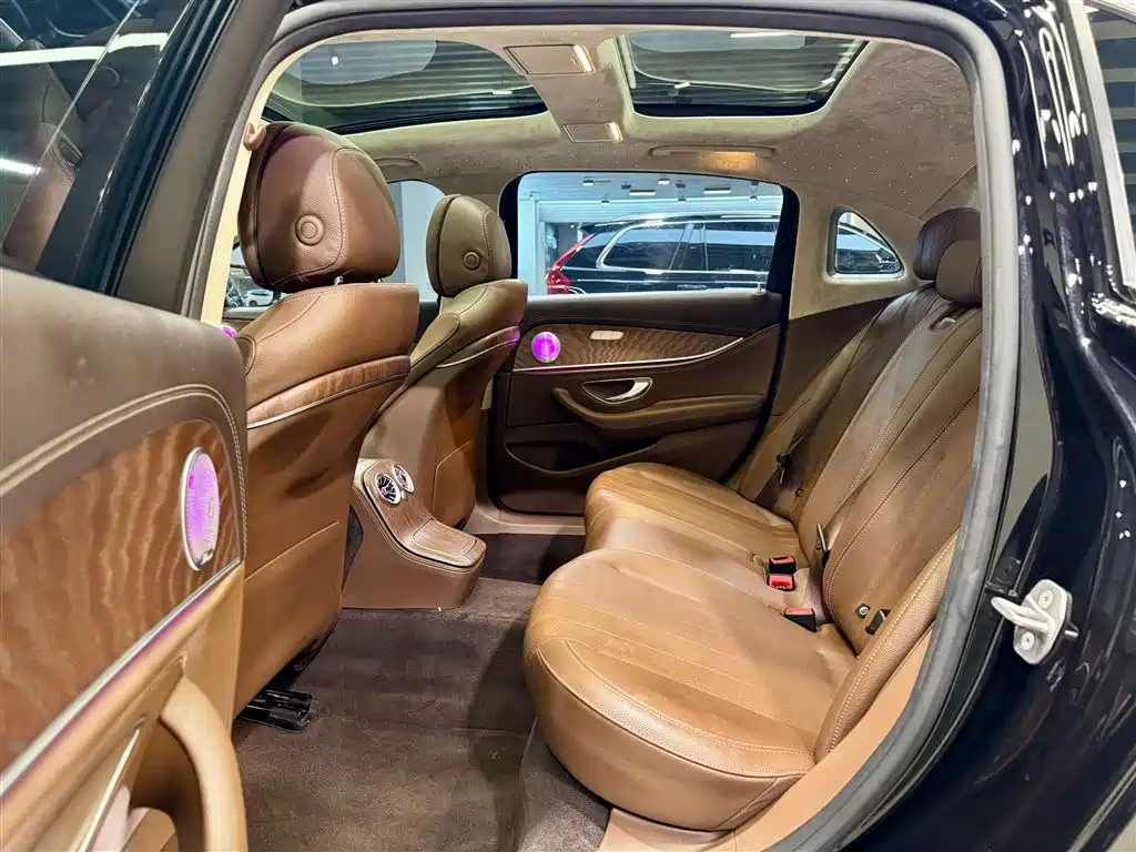 Mercedes-Benz E-Class 2022 — фото 19