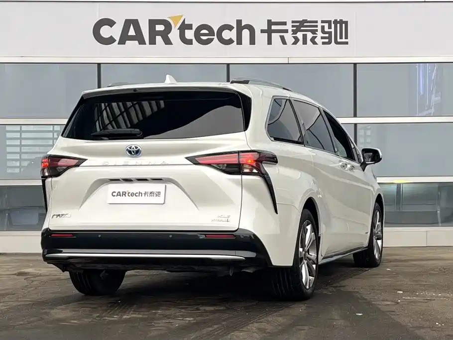 Toyota Sienna 2022 — фото 3