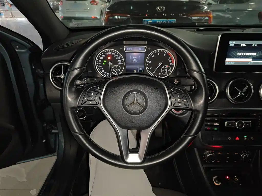 Mercedes-Benz A-Class 2015 — фото 7