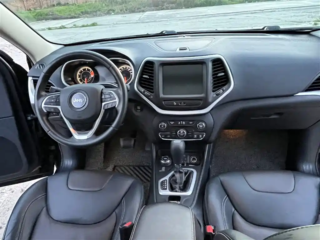 Jeep Cherokee 2016 — фото 18