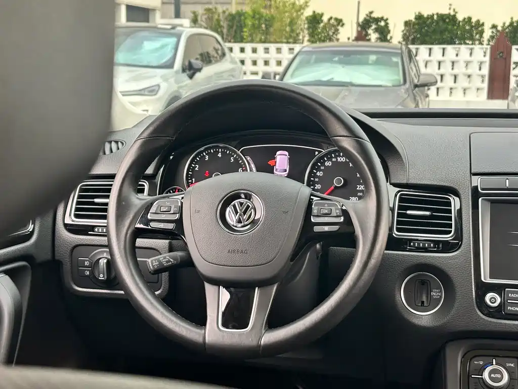 Volkswagen Touareg 2017 — фото 21