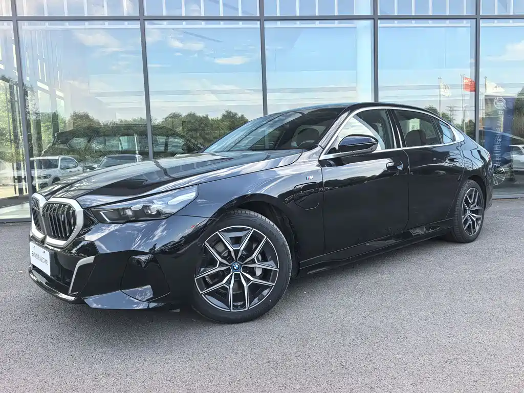 BMW i5 2025 — фото 1