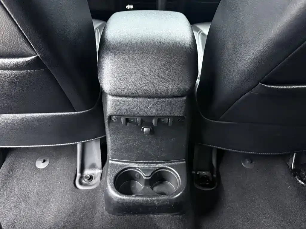 Jeep Wrangler 2018 — фото 12