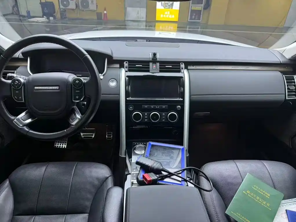 Land Rover Discovery 2018 — фото 9
