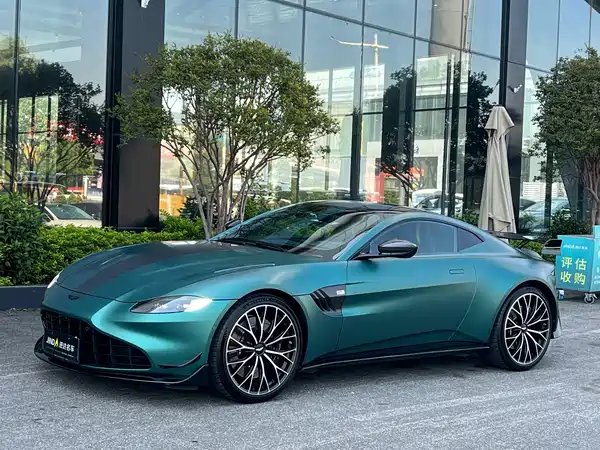 Aston Martin V8 Vantage 2022