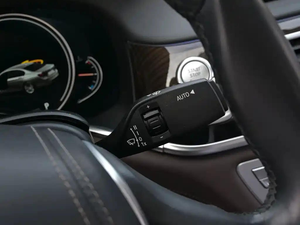 BMW 7 Series 2017 — фото 20