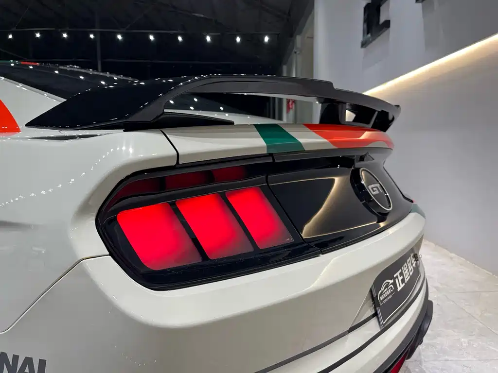 Ford Mustang 2017 — фото 10