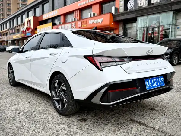 Hyundai Elantra 2023