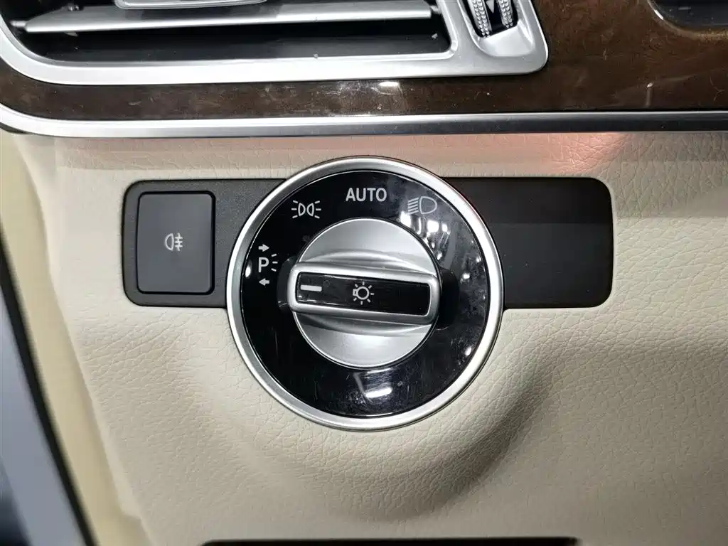 Mercedes-Benz E-Class 2013 — фото 21
