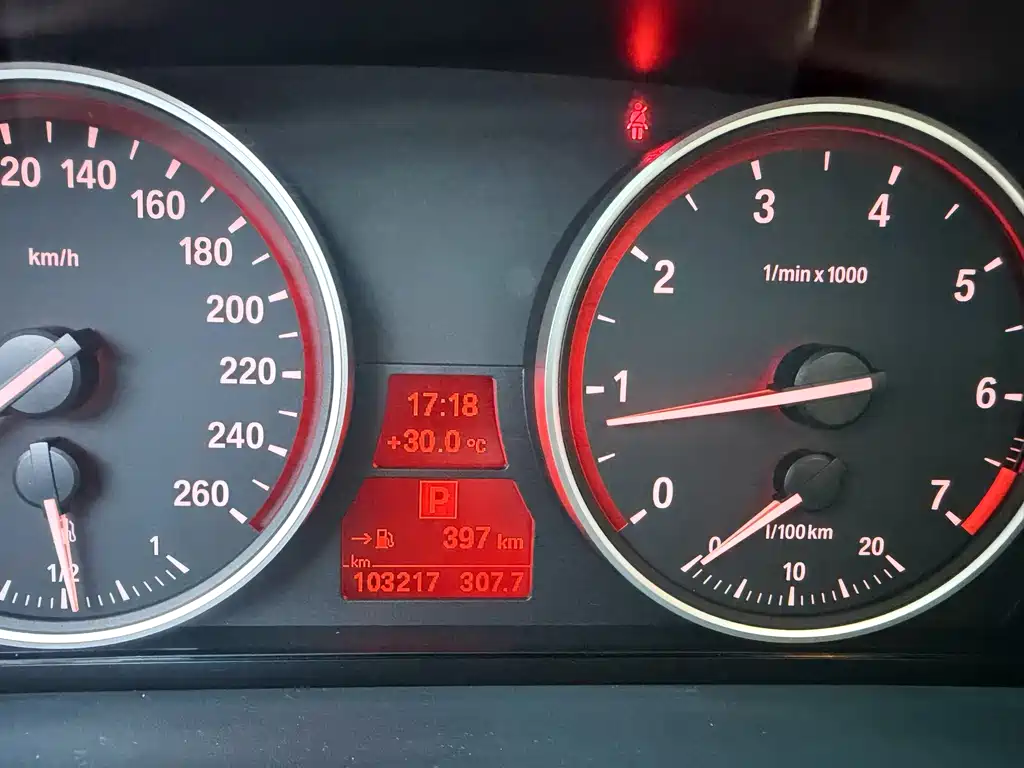 BMW 5 Series 2010 — фото 10