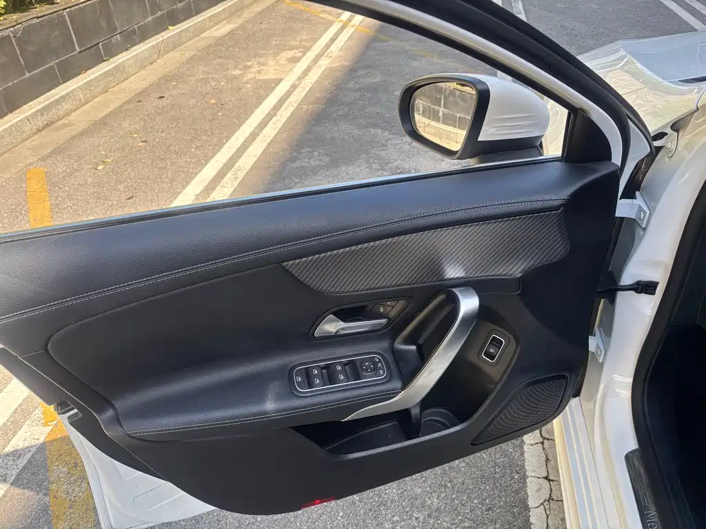 Mercedes-Benz A-Class 2023 — фото 13