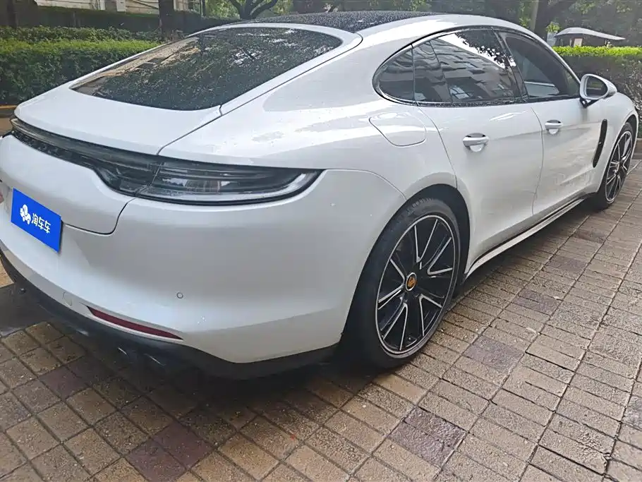 Porsche Panamera 2022