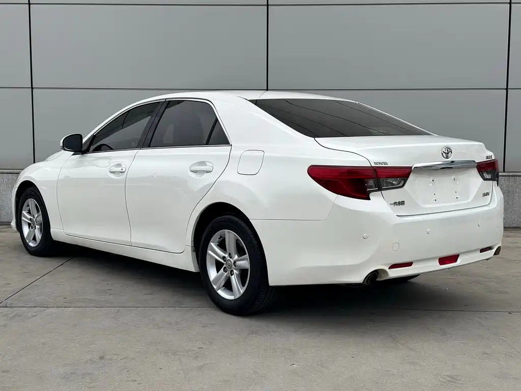 Toyota Reiz 2017 — фото 18