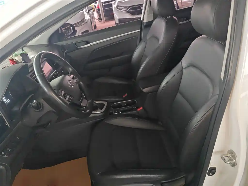 Hyundai Elantra 2020 — фото 11