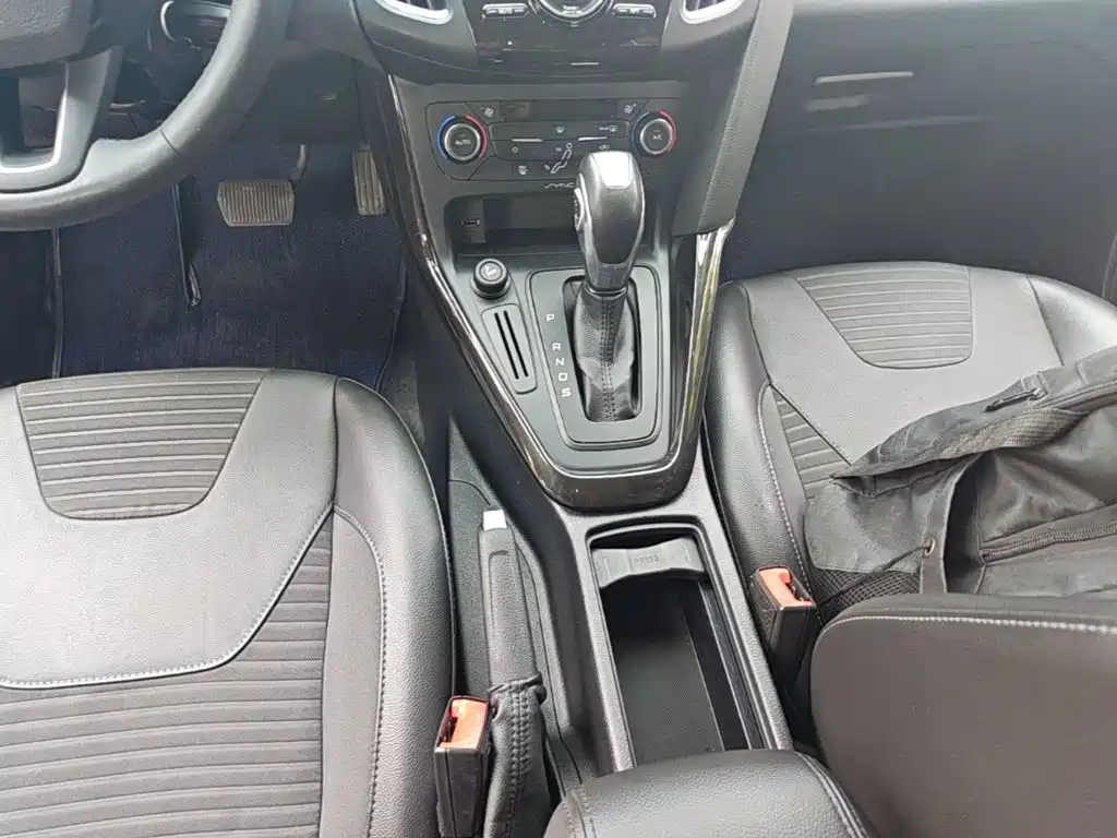 Ford Focus 2016 — фото 14