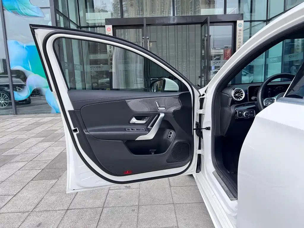 Mercedes-Benz A-Class 2020 — фото 8