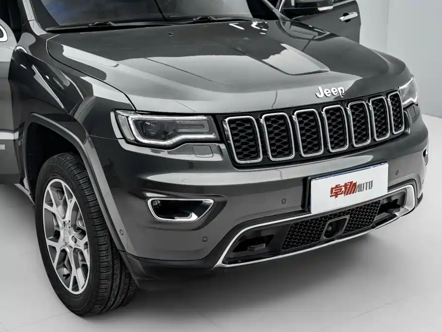 Jeep Grand Cherokee 2023 — фото 35