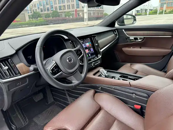 Volvo S90 2023