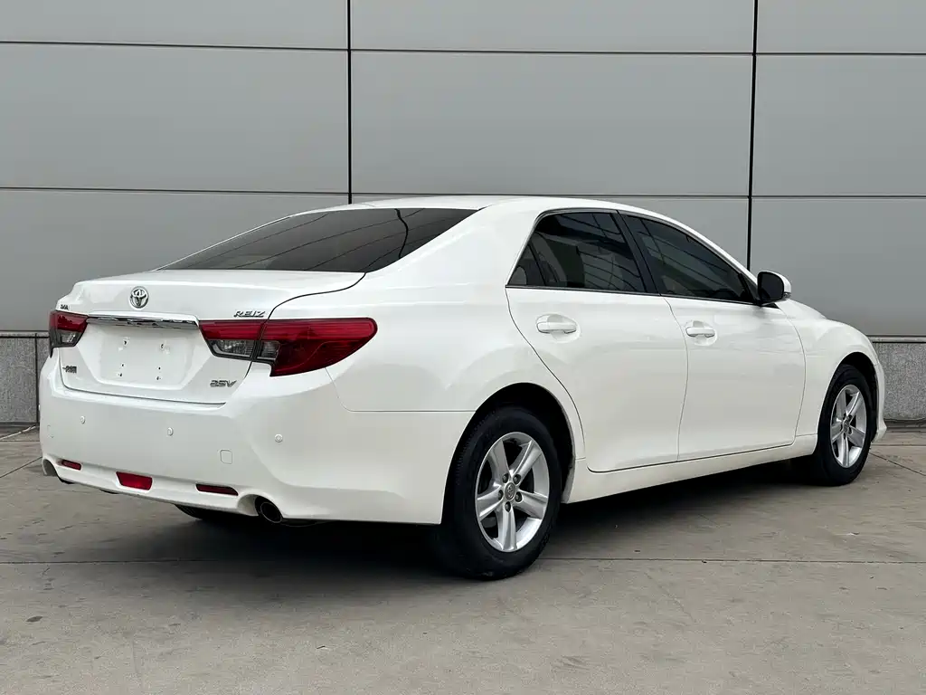 Toyota Reiz 2017 — фото 19