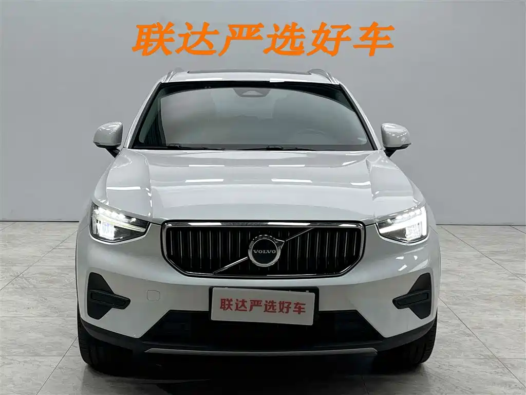 Volvo XC40 2023 — фото 22
