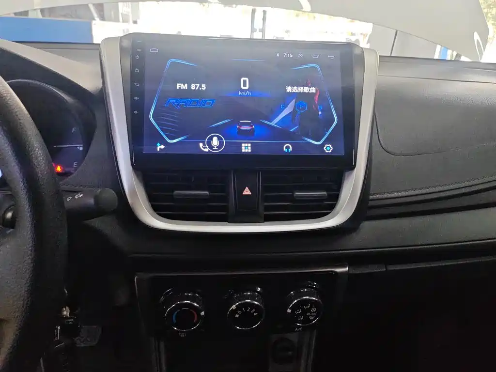Toyota Yaris L 2020 — фото 9