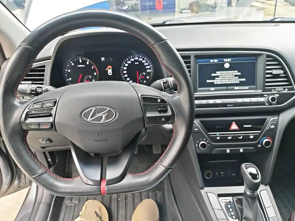 Hyundai Elantra 2018 — фото 6